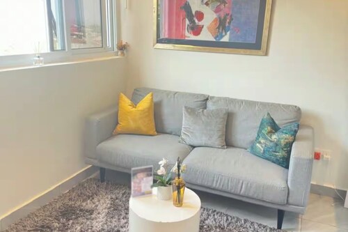 1 Bed Apartment Sleeps 2 - Parking, Balcony, Wifi