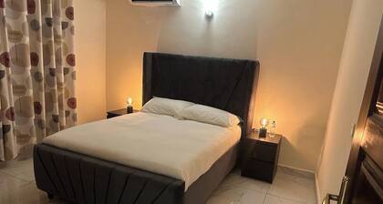 1 Bed Apartment Sleeps 2 - Parking, Balcony, Wifi
