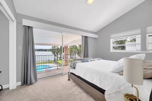 5 chambres, bureau, fer et planche à repasser, lit parapluie