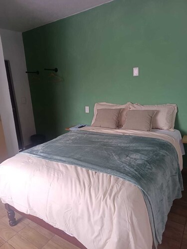 Comfortable room with private bathroom next to plaza candiles in Querétaro