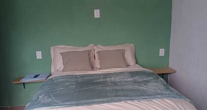 Habitación cómoda con baño privado a un lado de plaza candiles en Querétaro