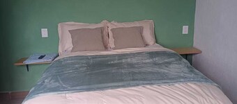 Comfortable room with private bathroom next to plaza candiles in Querétaro