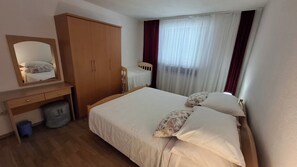 1 bedroom, iron/ironing board, WiFi, bed sheets - A apartment with balcony and the sea view (Seget Vranjica)