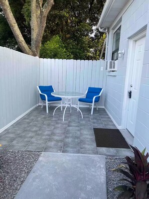 Outdoor dining - Family Armas (Jacksonville)