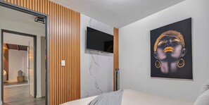 3 bedrooms, in-room safe, iron/ironing board, free WiFi