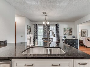 Interior - DB Barton Retreat 2-King bedroom house close to OU, in serene Norman (Norman)