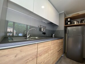 Réfrigérateur, lave-vaisselle, cafetière/bouilloire