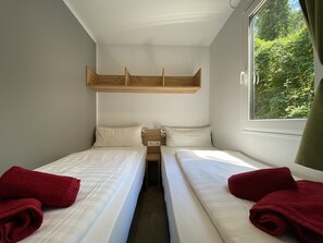 3 bedrooms, bed sheets