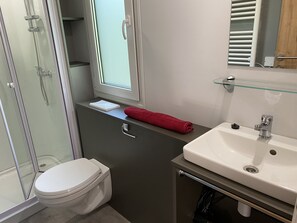 Dusche, Haartrockner, Handtücher