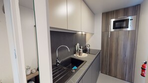 Fridge, dishwasher, coffee/tea maker, electric kettle