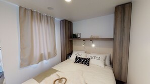 3 bedrooms, bed sheets