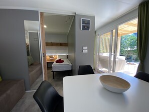 2 bedrooms, bed sheets