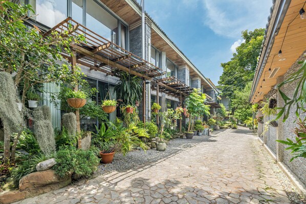 Property grounds - Zhe Juan Meng Tian (Sanyi)