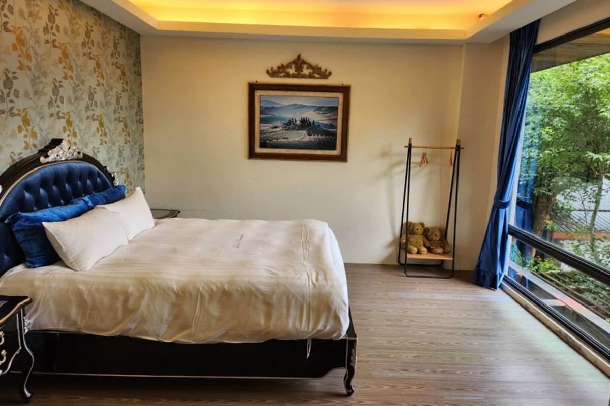 Deluxe Double Room, Bathtub | Free WiFi, bed sheets