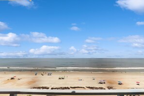 På stranden