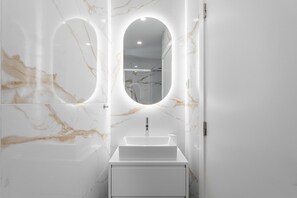 Shower, hair dryer, towels - GuestReady - Tutti Frutti Studio - Honeydew (Porto)