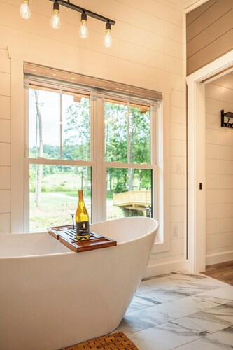 Luxe Studio | Creekside Retreat in Amish Country