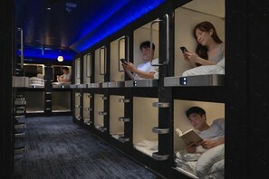 Dortoir Partagé, dortoir mixte | Wi-Fi gratuit, draps fournis