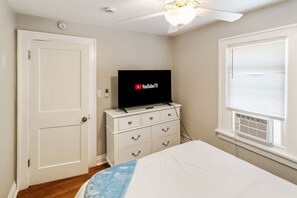 2 habitaciones, escritorio, tabla de planchar con plancha y wifi gratis