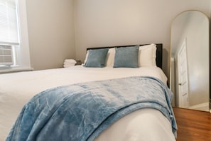 2 bedrooms, desk, iron/ironing board, free WiFi