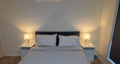 Spacious 7-Bedroom Retreat with Private Pool and near Theme Parks & Beaches
