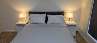 Spacious 7-Bedroom Retreat with Private Pool and near Theme Parks & Beaches