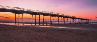 Spacious 7-Bedroom Retreat with Private Pool and near Theme Parks & Beaches