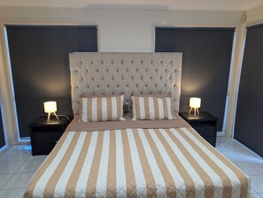 7 bedrooms, iron/ironing board, free WiFi, bed sheets - Spacious 7-Bedroom Retreat with Private Pool and near Theme Parks & Beaches (Parkwood)