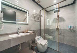 Family Quadruple Room, City View | Bilik Mandi