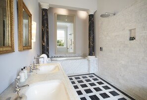 Shower, hair dryer, towels - Garden House - a beautiful cottage at Wolterton Park sleeping 6 guests (Wolterton)