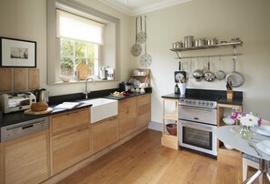 Refrigerador, microondas, horno, lavavajillas