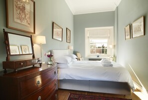 7 bedrooms, iron/ironing board, Internet, bed sheets