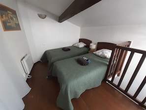 2 makuuhuonetta, silitysrauta/-lauta, Wi-Fi, vuodevaatteet