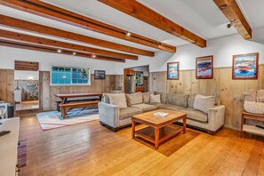 Televisión, chimenea, oficina