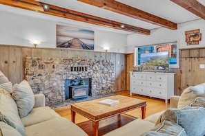 Televisión, chimenea, oficina