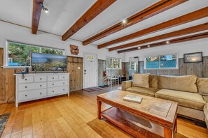 TV, fireplace, offices