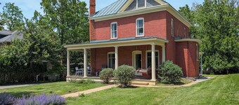 Historic Queen Anne Family Home w Modern Comforts