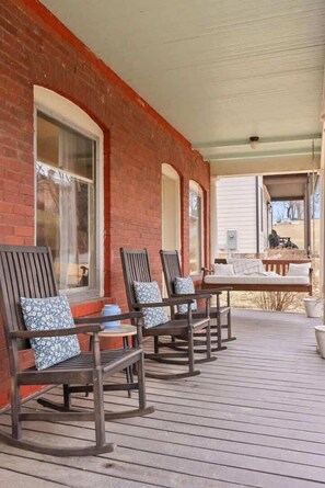 Terrace/patio - Historic Queen Anne Family Home w Modern Comforts (Harpers Ferry)