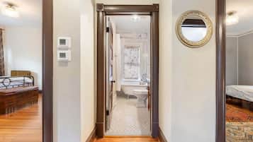 4 chambres, fer et planche à repasser, Wi-Fi, draps fournis