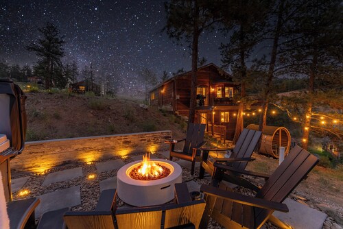 Downtown Bailey Mountain Escape with Sauna, Hot tub and Designated Game Room