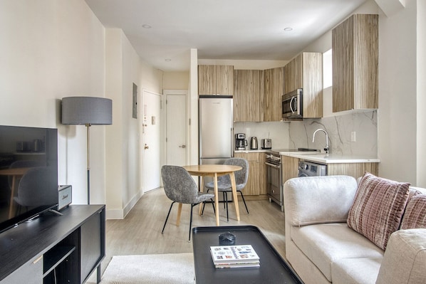 Fernseher, Stereoanlage