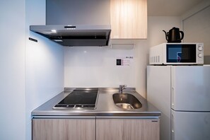 Fridge, microwave, stovetop, cookware/dishes/utensils - PRIME Asakusa by Tranova (Tokyo)