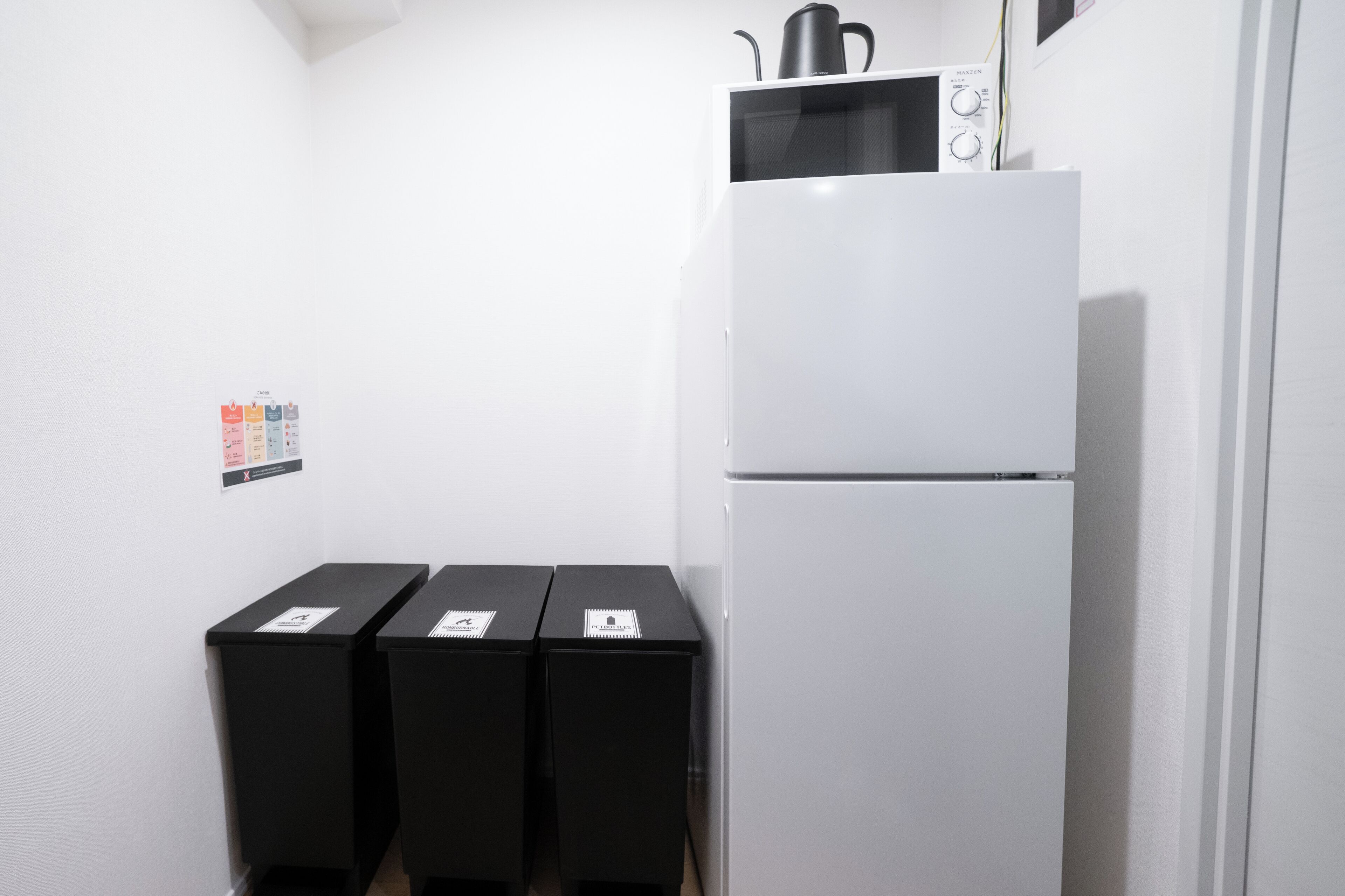 Apartment, Non Smoking (102) | Private kitchen | Fridge, microwave, stovetop, cookware/dishes/utensils