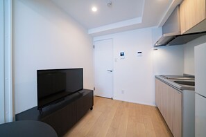 ตู้เย็น, ไมโครเวฟ, เตาประกอบอาหาร, เครื่องครัว/จาน/ช้อนส้อม