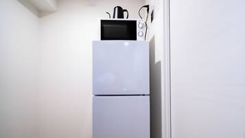 Leilighet, ikke-røyk (102) | Eget kjøkken | Kjøleskap, mikrobølgeovn, kokeplater og kjøkkenutstyr