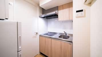 Apartment, Non Smoking (102) | Private kitchen | Fridge, microwave, stovetop, cookware/dishes/utensils