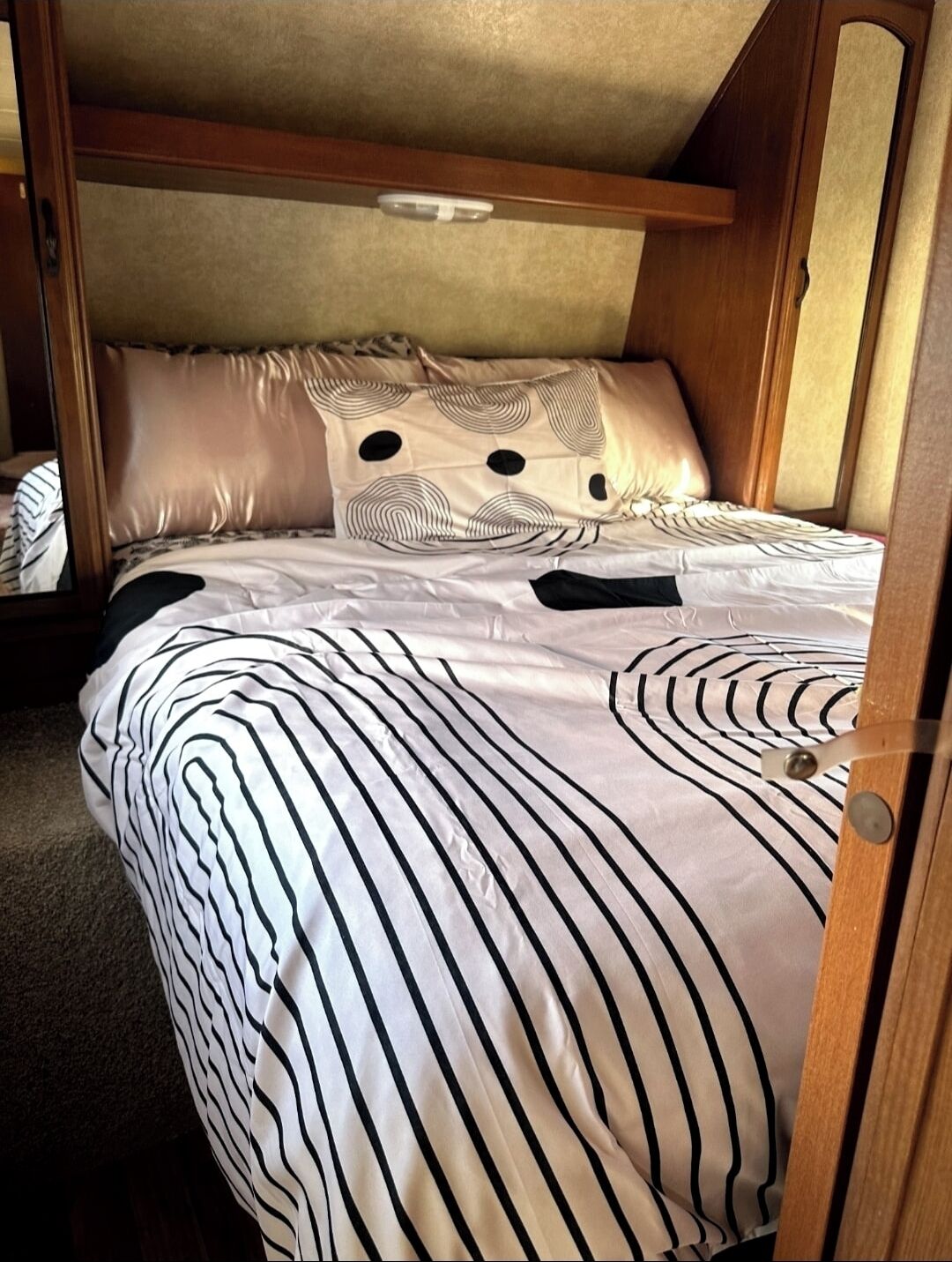 2 室のベッドルーム、WiFi、ベッドシーツ