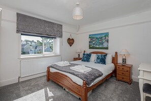 3 habitaciones, tabla de planchar con plancha, internet y ropa de cama 