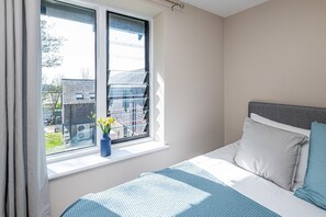 3 bedrooms, iron/ironing board, Internet, bed sheets