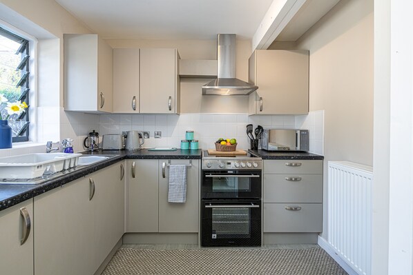 Microwave, oven, cookware/dishes/utensils
